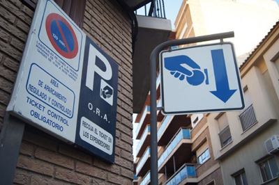 abonar estacionamiento controlado aplicacion Vega de Espinareda